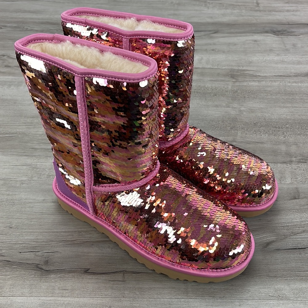 🍁UGG🍁 CLASSIC SHORT SEQUIN PINK TONAL BOOTS - Picture 4 of 15